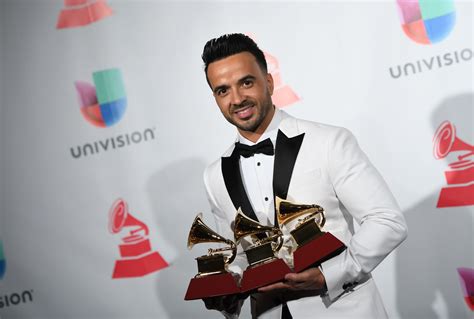 Latin Grammy Ödülleri'nde Luis Fonsi ile Muhteşem Bir Şarkı Düeti!