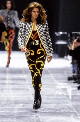  Gianni Versace'ın Milano'daki Yeni Düzen Gösterisi: Moda ve İsyanın Bir Araya Gelişi!