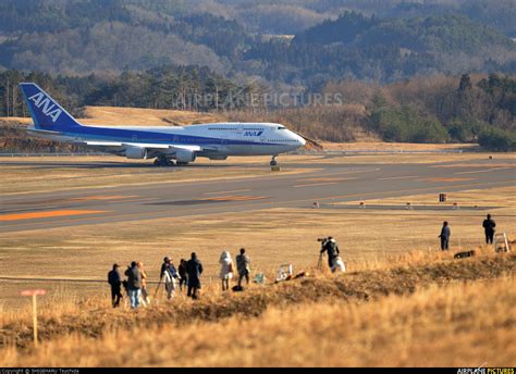 伊丹 福島 飛行機 - 空を駆ける思い出と未来への架け橋