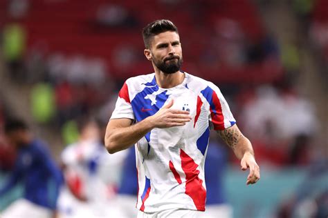 Olivier Giroud'ın Şarkı Söyleme Macerası: Futbol Yıldızı Sahneleri Fethediyor mu?