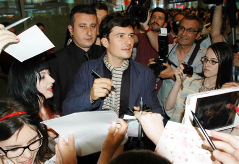  Orlando Bloom'un İstanbul Konseri: Şarkılar, Danslar ve Bir Kaplumbağa!